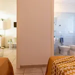 Апартаменты Lovely Ground-floor With Fenced Garden
