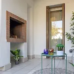 Apartman Lovely Ground-floor With Fenced Garden
