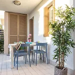 Apartman Lovely Ground-floor With Fenced Garden *