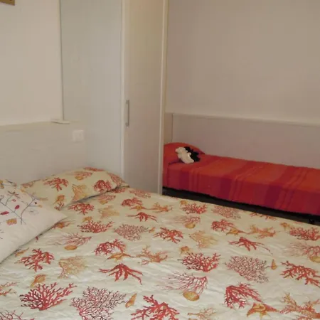 Lovely Ground-floor With Fenced Garden Апартаменты