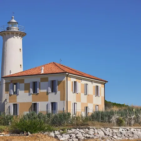 Апартаменты Lovely Ground-floor With Fenced Garden Бибионе