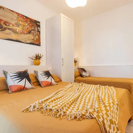 Lovely Flat With Shared Pool And Solarum Μπιμπιόνε