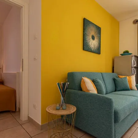 Lovely Flat With Shared Pool And Solarum Μπιμπιόνε