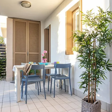 Διαμέρισμα Lovely Flat With Shared Pool And Solarum *