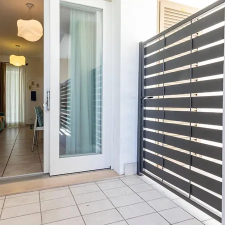 Lovely Flat With Shared Pool And Solarum Μπιμπιόνε