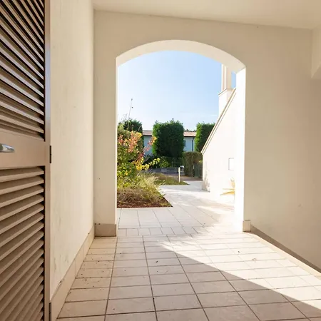 Lovely Flat With Shared Pool And Solarum Μπιμπιόνε