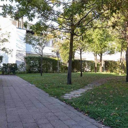 Lovely Flat With Shared Pool And Solarum Μπιμπιόνε