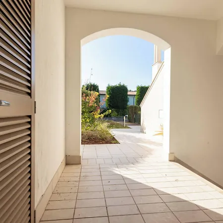 Lovely Flat With Shared Pool And Solarum * Μπιμπιόνε