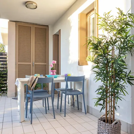 Lovely Flat With Shared Pool And Solarum Διαμέρισμα