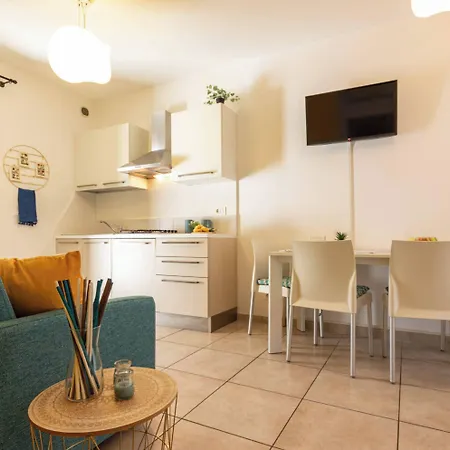 Lovely Flat With Shared Pool And Solarum *