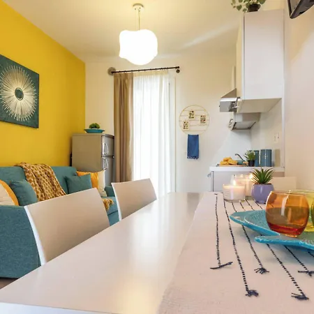 Lovely Flat With Shared Pool And Solarum Μπιμπιόνε