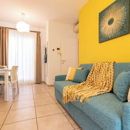 Lovely Flat With Shared Pool And Solarum Διαμέρισμα