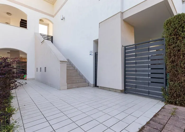 Appartamento Lovely Ground-floor With Fenced Garden *